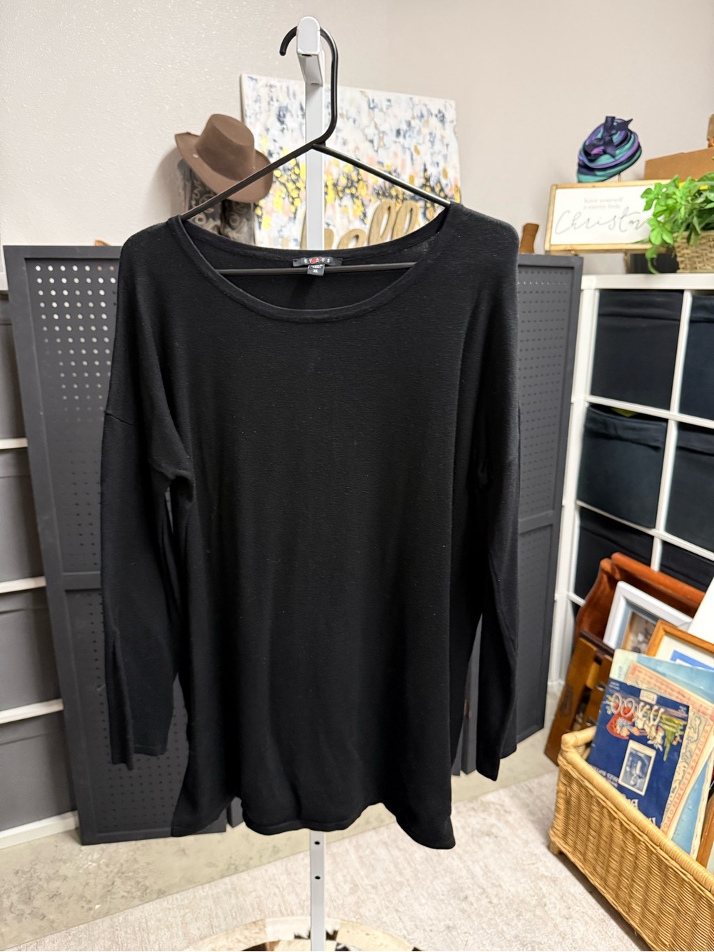 Cyrus Vintage Black Long-Sleeve Women's Top Crewneck Tee